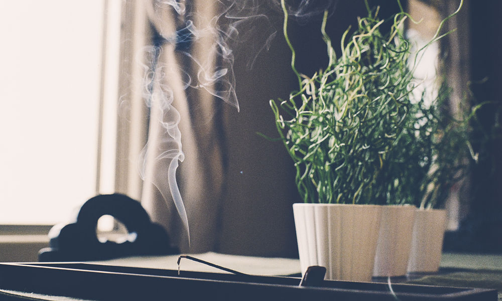 How to Burn Sage and Cleanse Your Aura